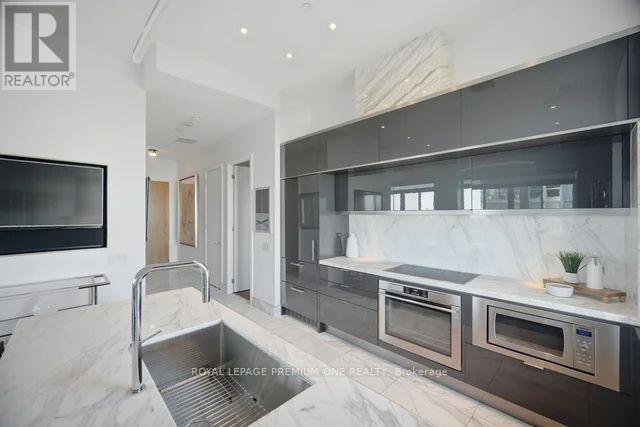 1903 - 111 St Clair Avenue W Property Photo 6