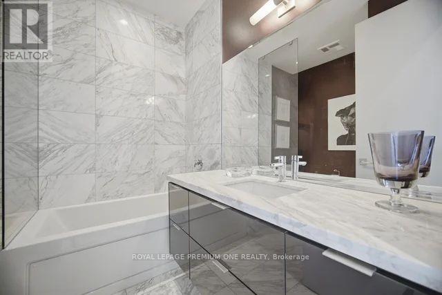 1903 - 111 St Clair Avenue W Property Photo 22