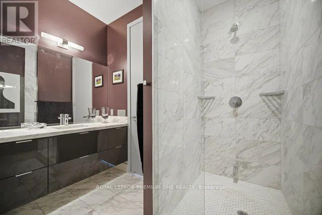 1903 - 111 St Clair Avenue W Property Photo 23