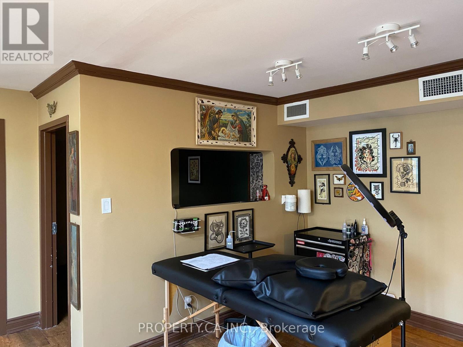 4 - 1554 Dundas Street Property Photo 2