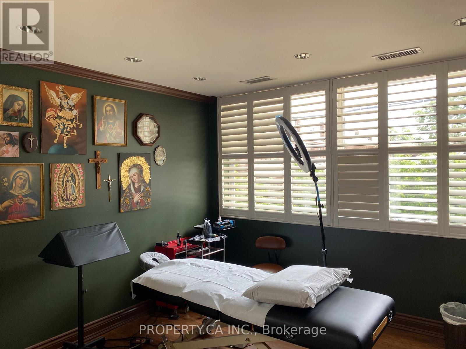 4 - 1554 Dundas Street Property Photo 7