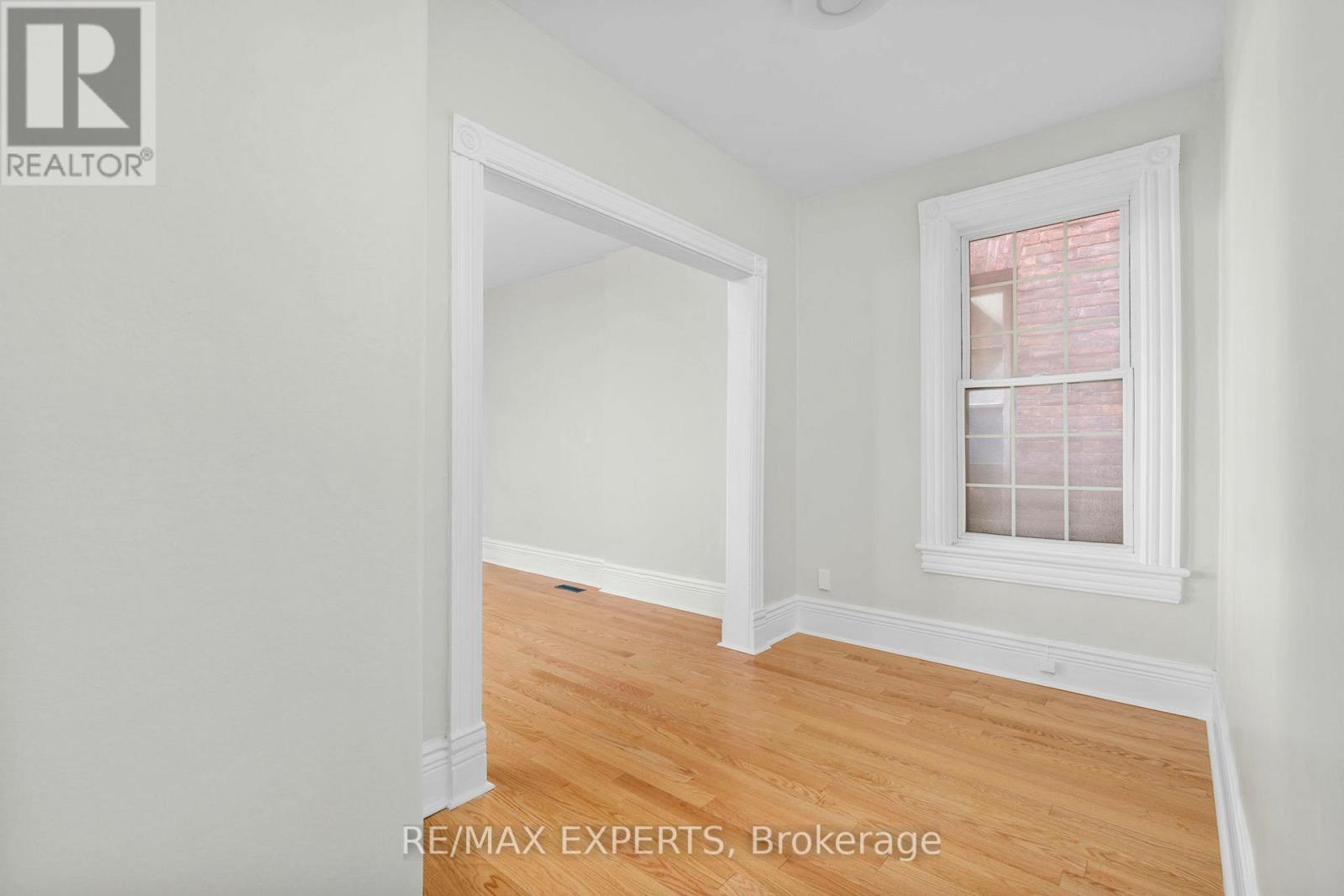 382 Bathurst Street Property Photo 22