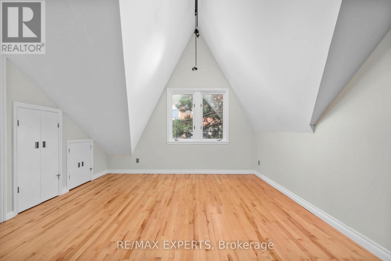 382 Bathurst Street Property Photo 25