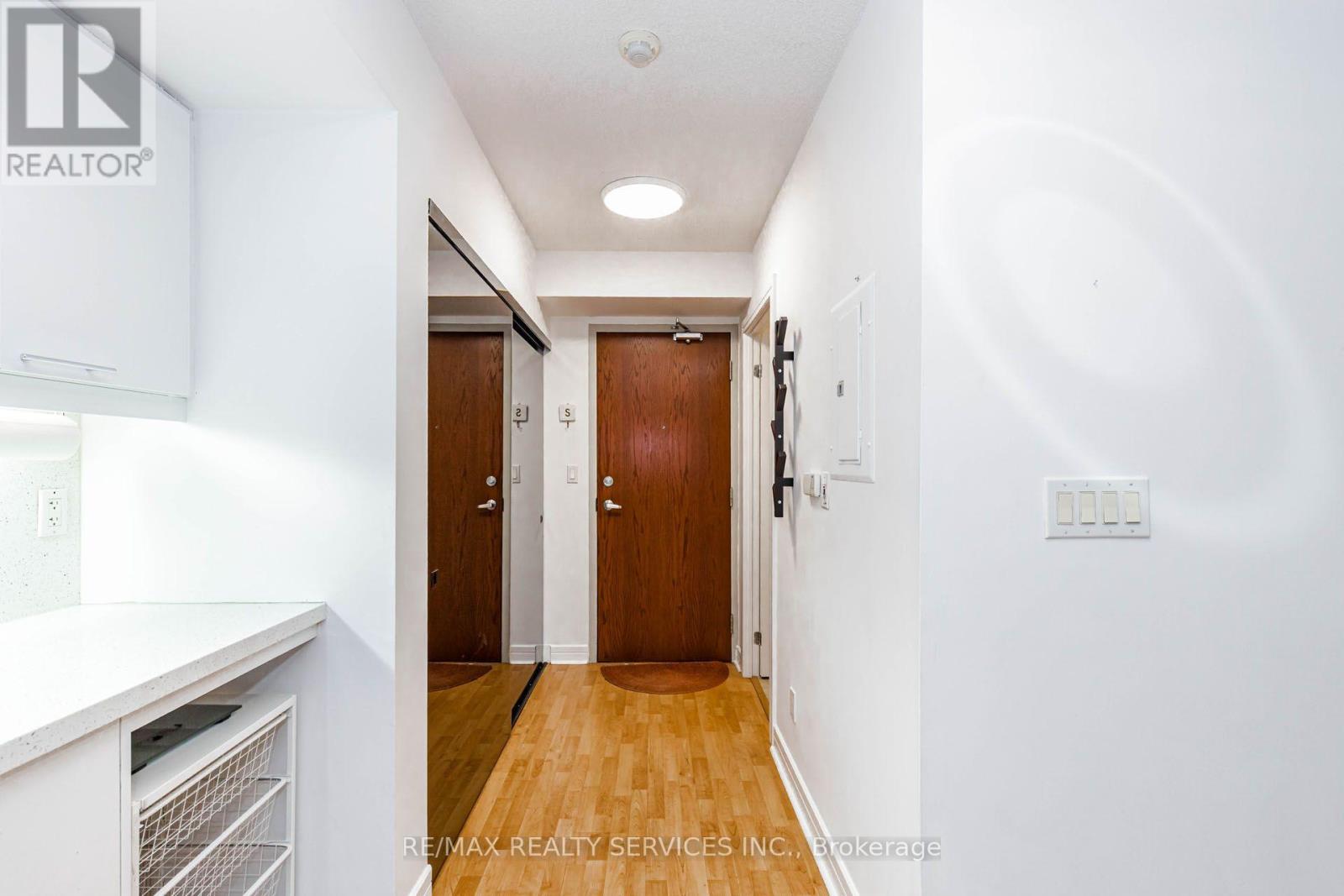 208 - 19 Avondale Avenue Property Photo 14