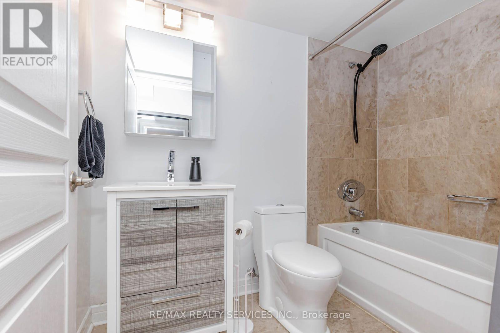 208 - 19 Avondale Avenue Property Photo 32