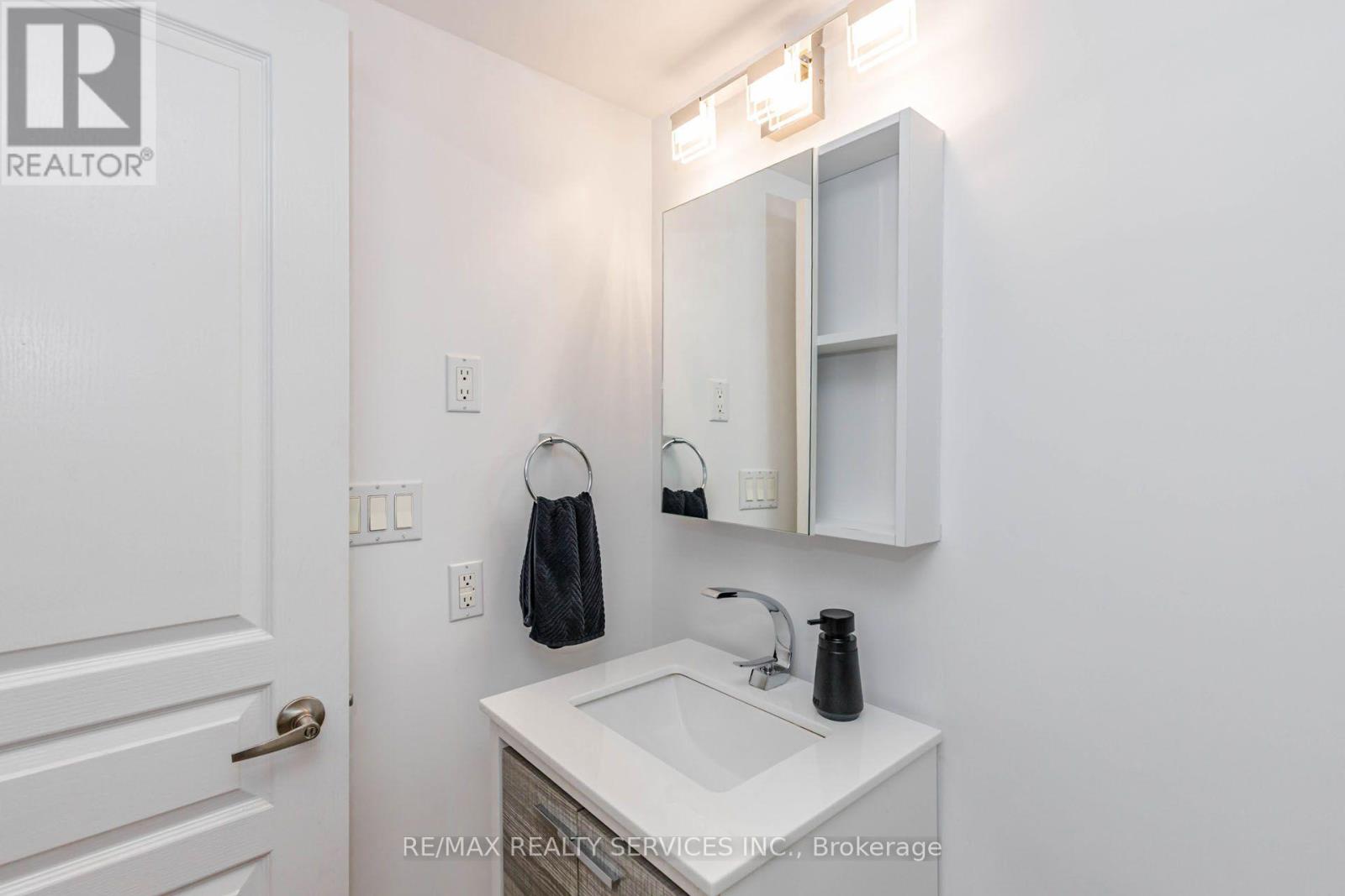 208 - 19 Avondale Avenue Property Photo 33