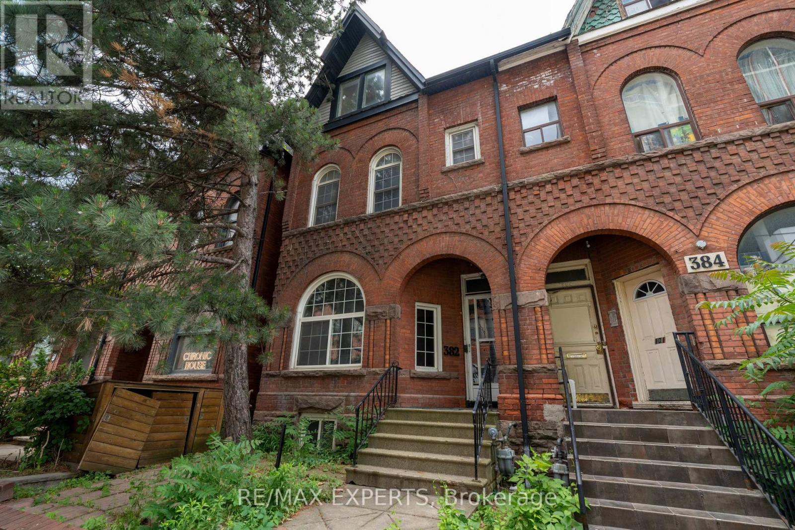 382 Bathurst Street Property Photo 2