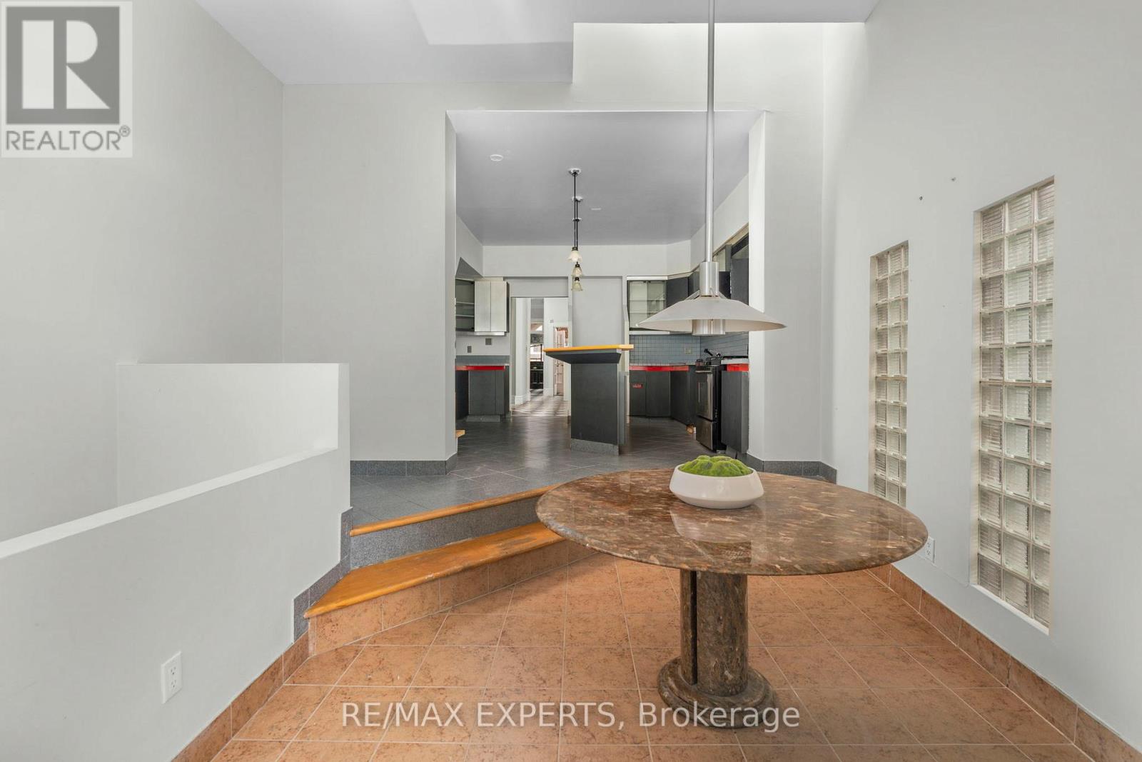 382 Bathurst Street Property Photo 15