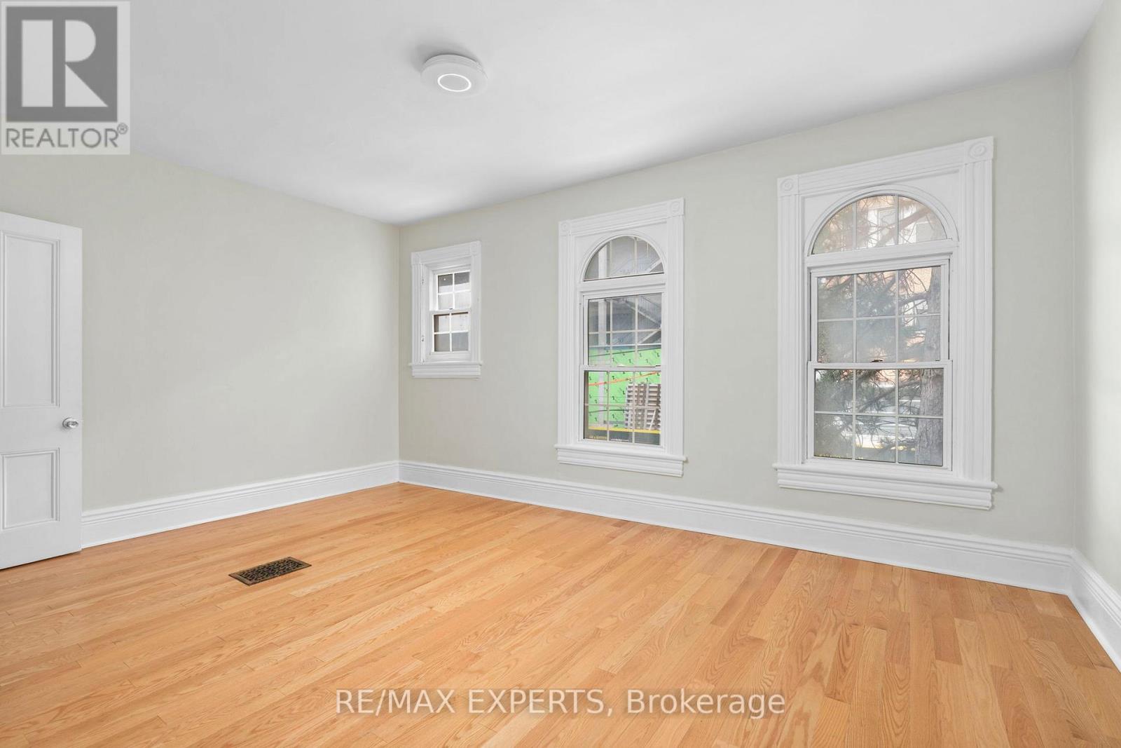 382 Bathurst Street Property Photo 21