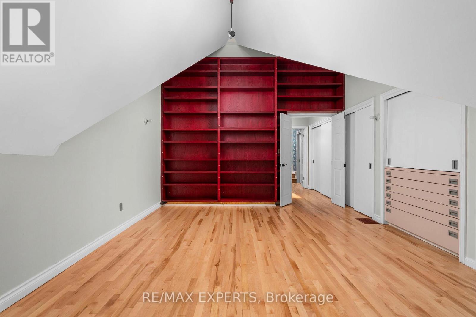 382 Bathurst Street Property Photo 26