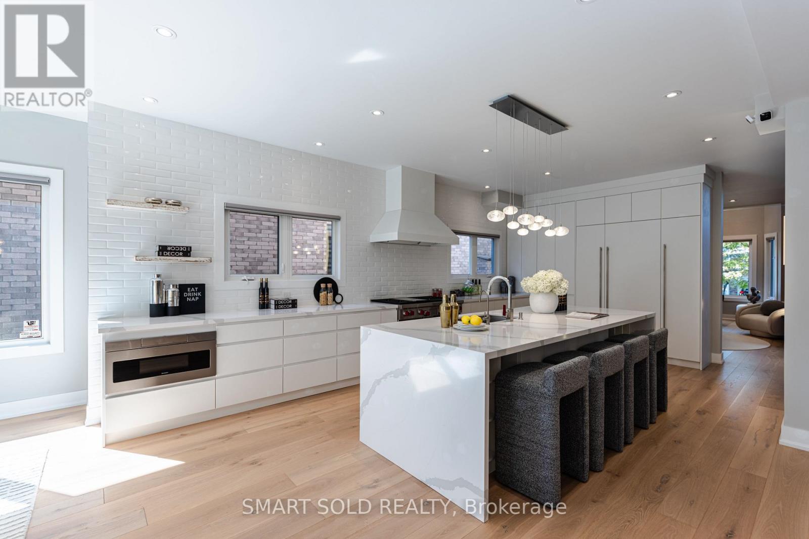 231 Hounslow Avenue Property Photo 1