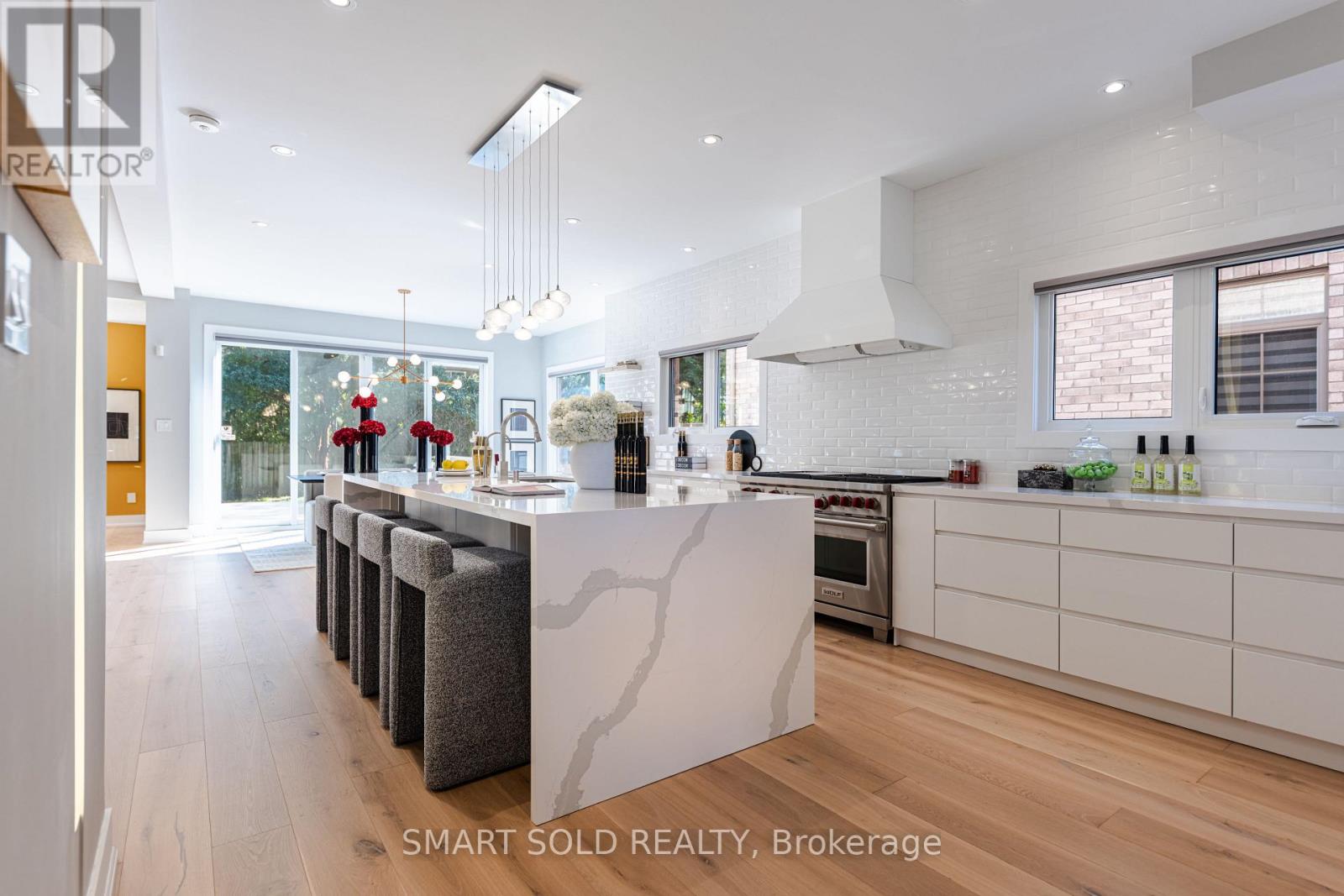 231 Hounslow Avenue Property Photo 3