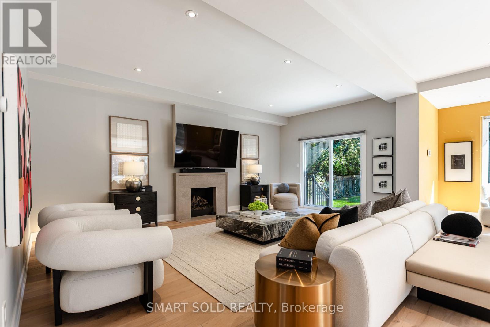 231 Hounslow Avenue Property Photo 7