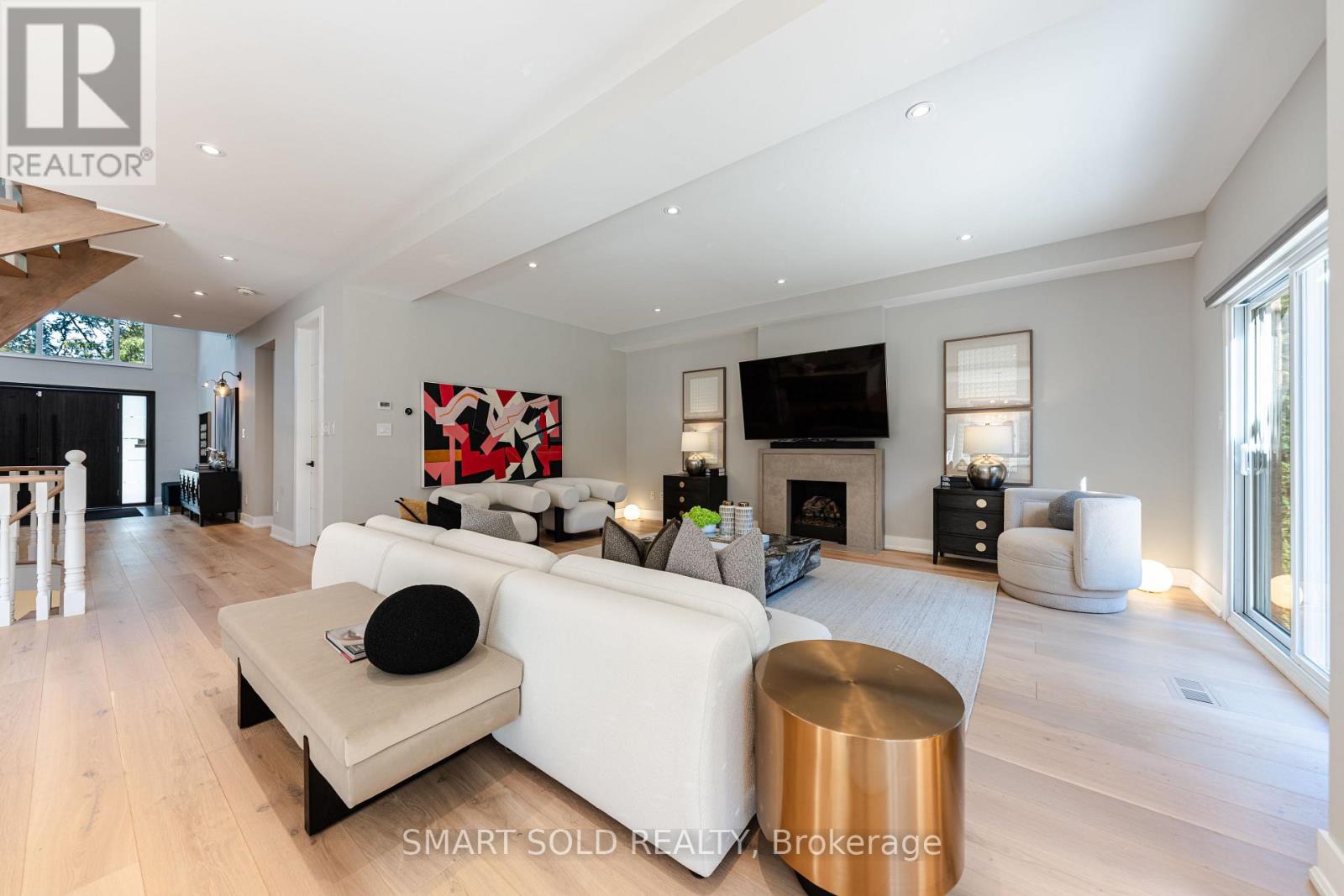 231 Hounslow Avenue Property Photo 8