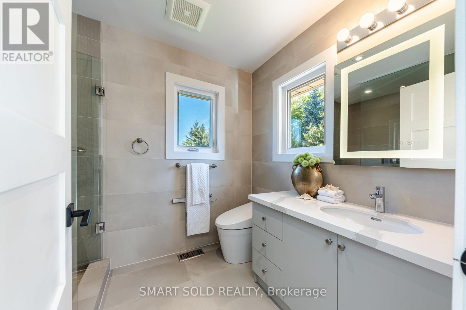 231 Hounslow Avenue Property Photo 24