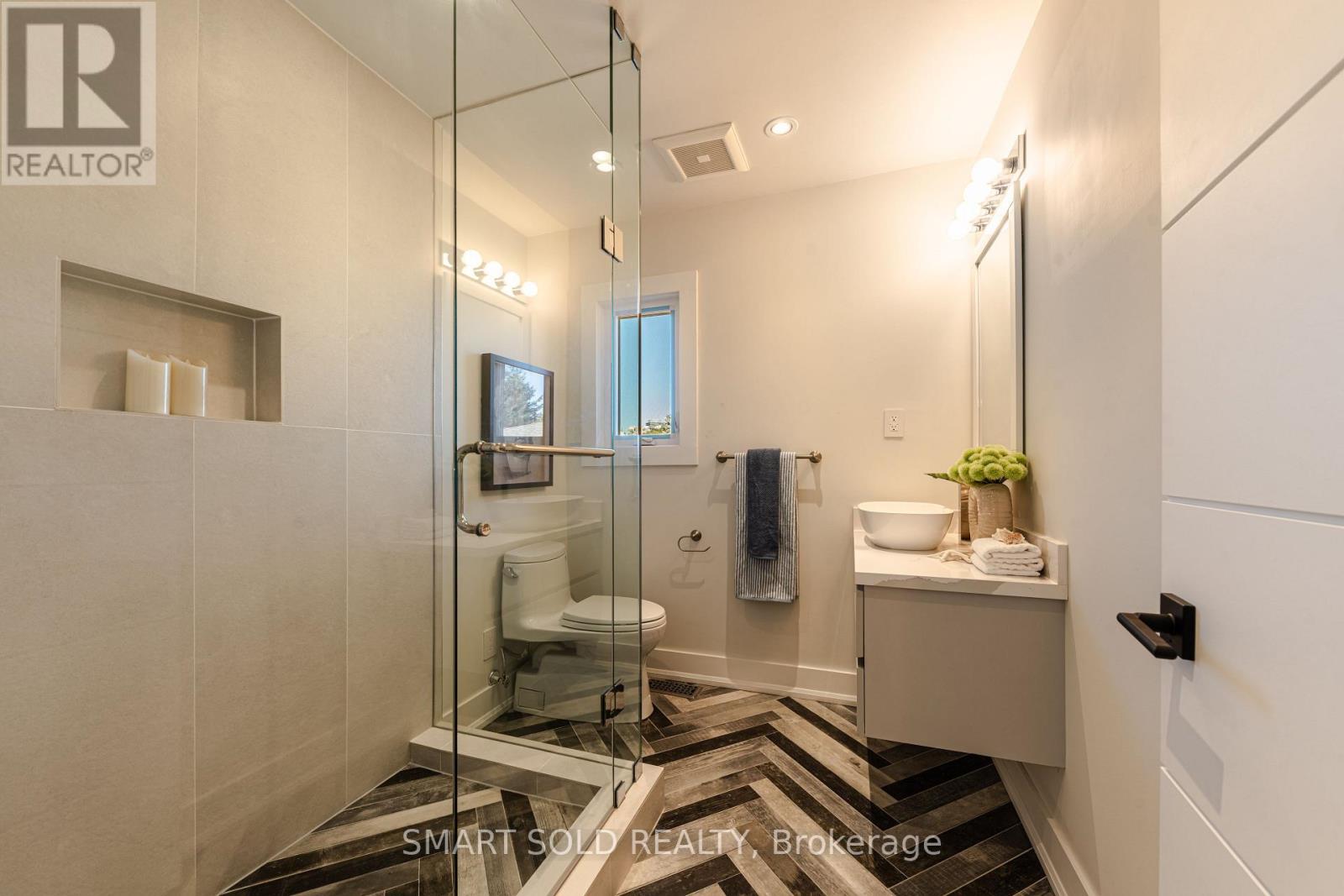 231 Hounslow Avenue Property Photo 27