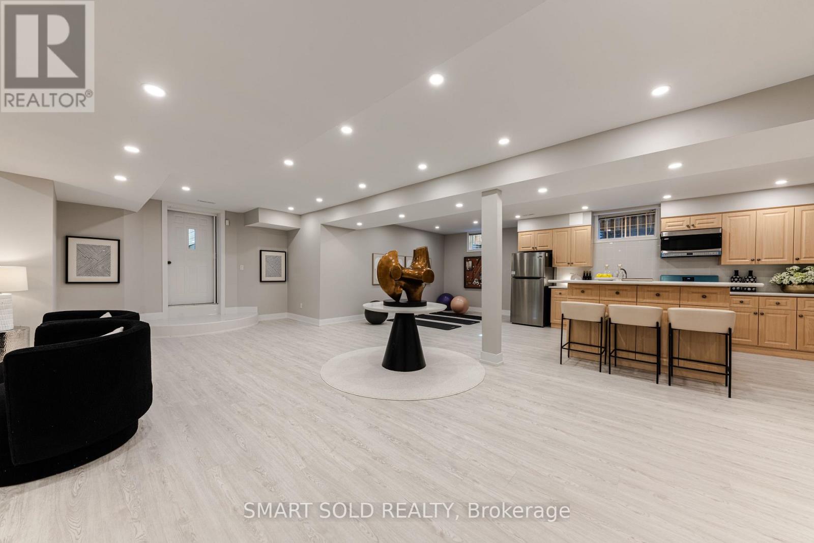 231 Hounslow Avenue Property Photo 29