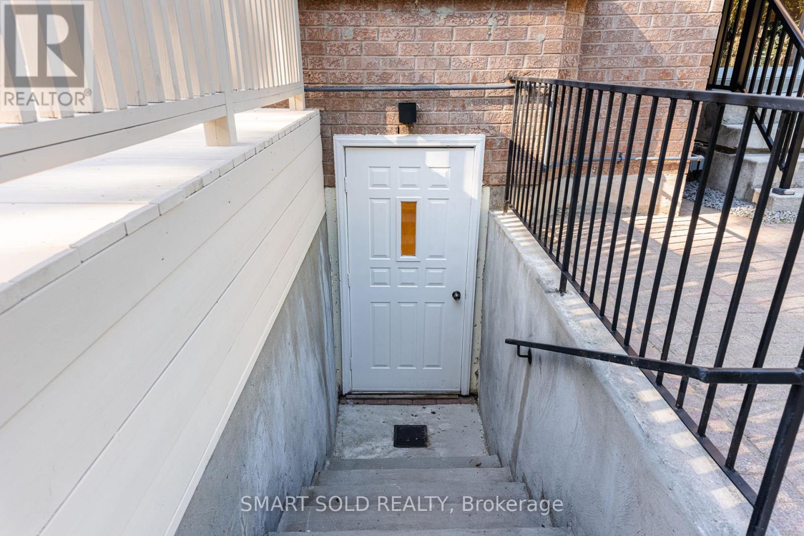 231 Hounslow Avenue Property Photo 38