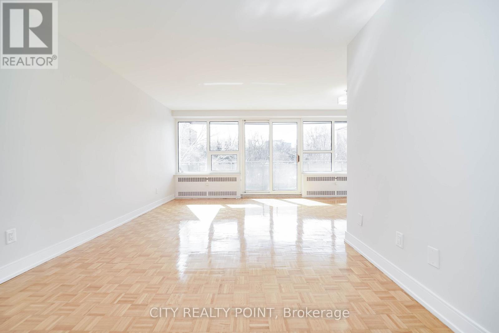 507 - 10 Shallmar Boulevard Property Photo 3
