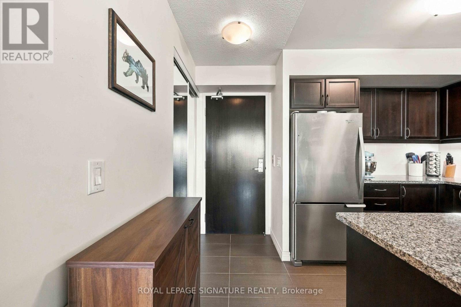 1612 - 25 Lower Simcoe Street Property Photo 2