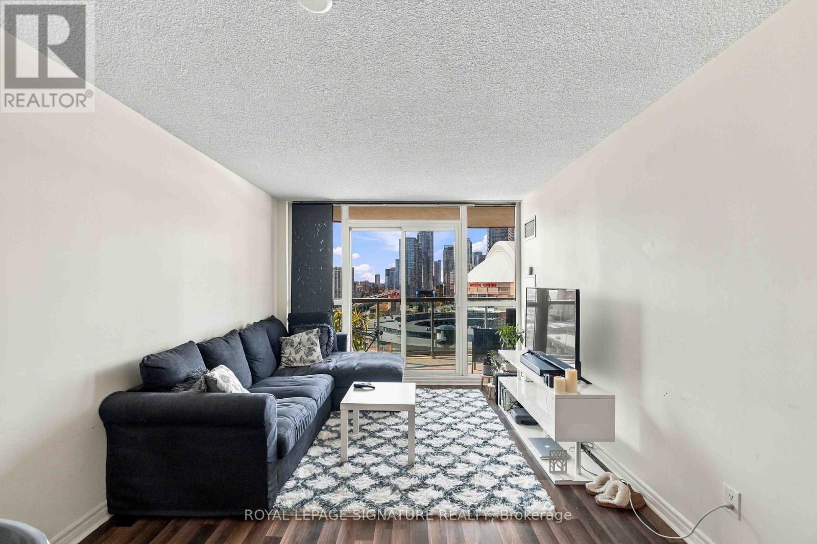 1612 - 25 Lower Simcoe Street Property Photo 5