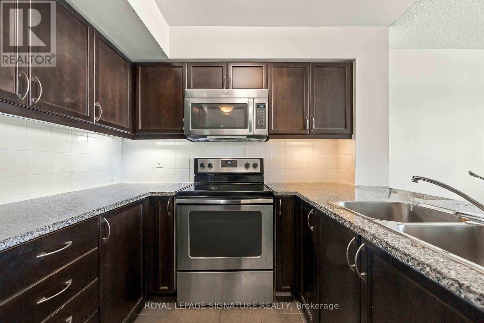 1612 - 25 Lower Simcoe Street Property Photo 10