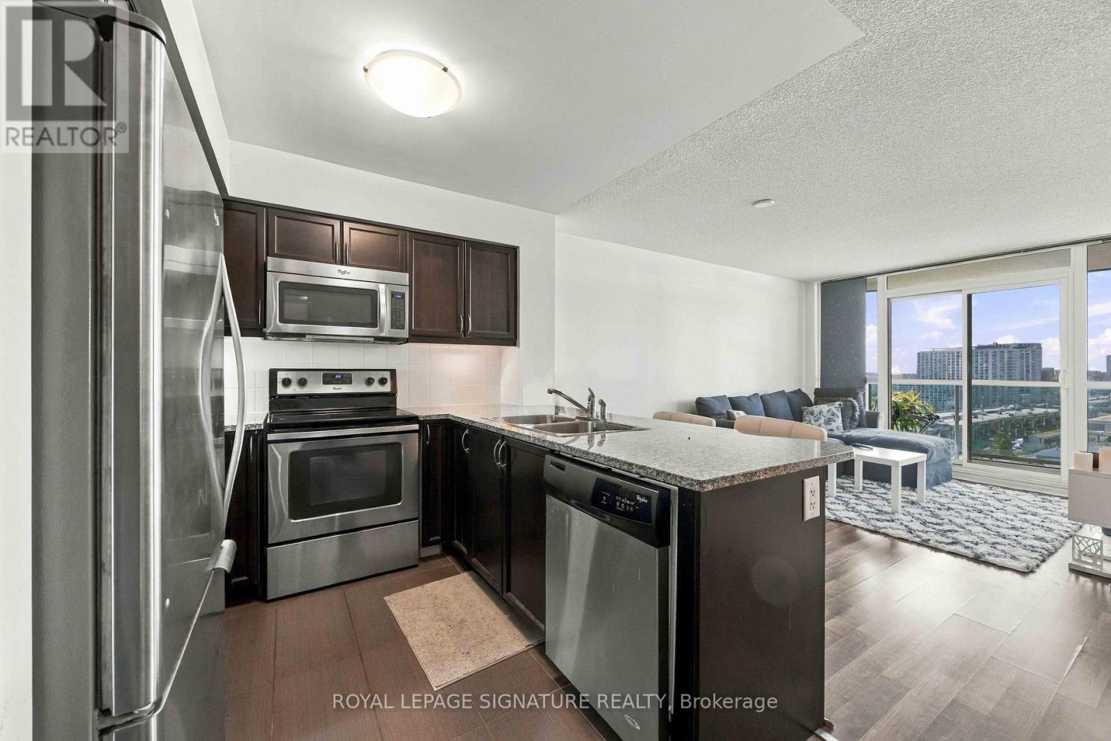 1612 - 25 Lower Simcoe Street Property Photo 11