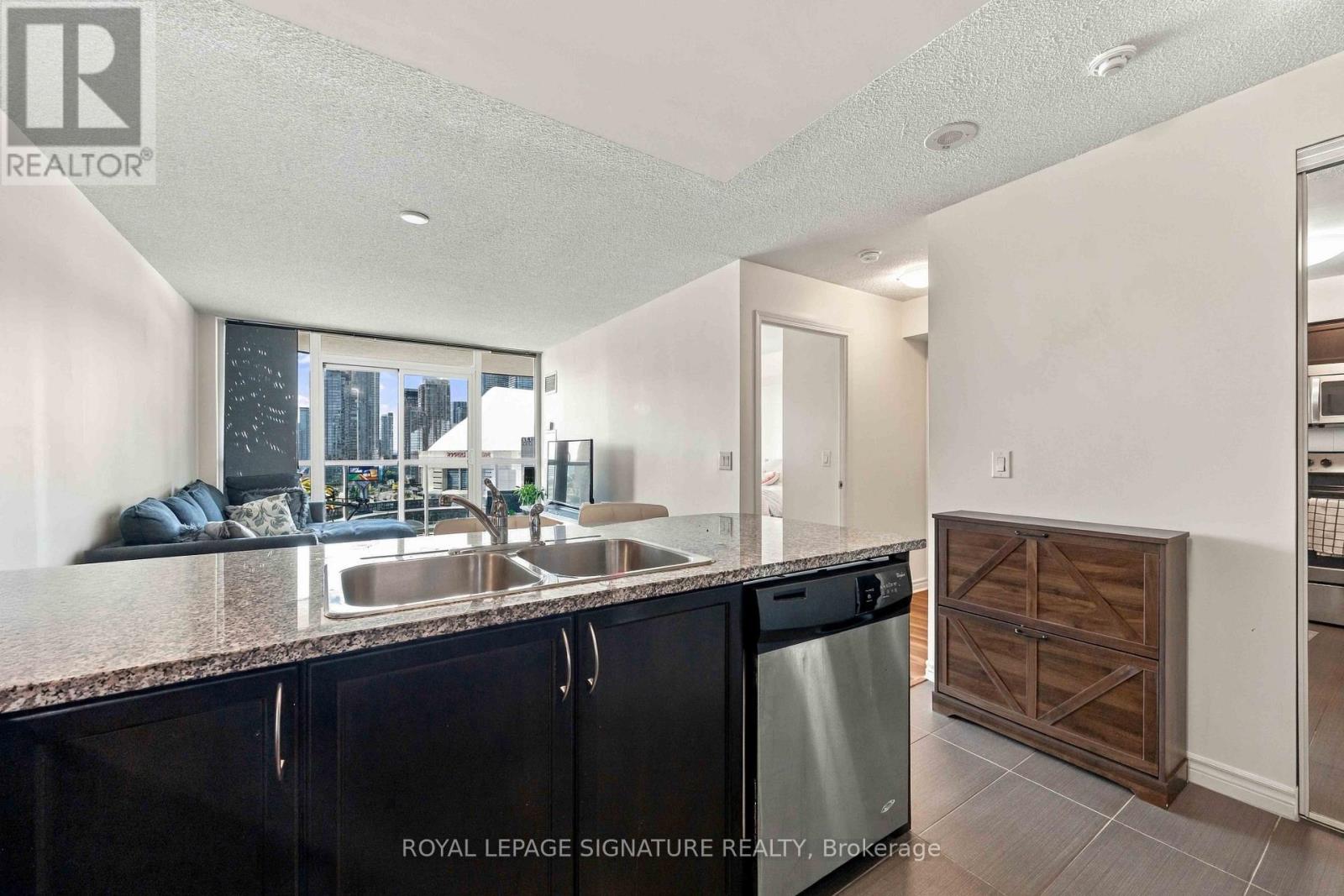 1612 - 25 Lower Simcoe Street Property Photo 12