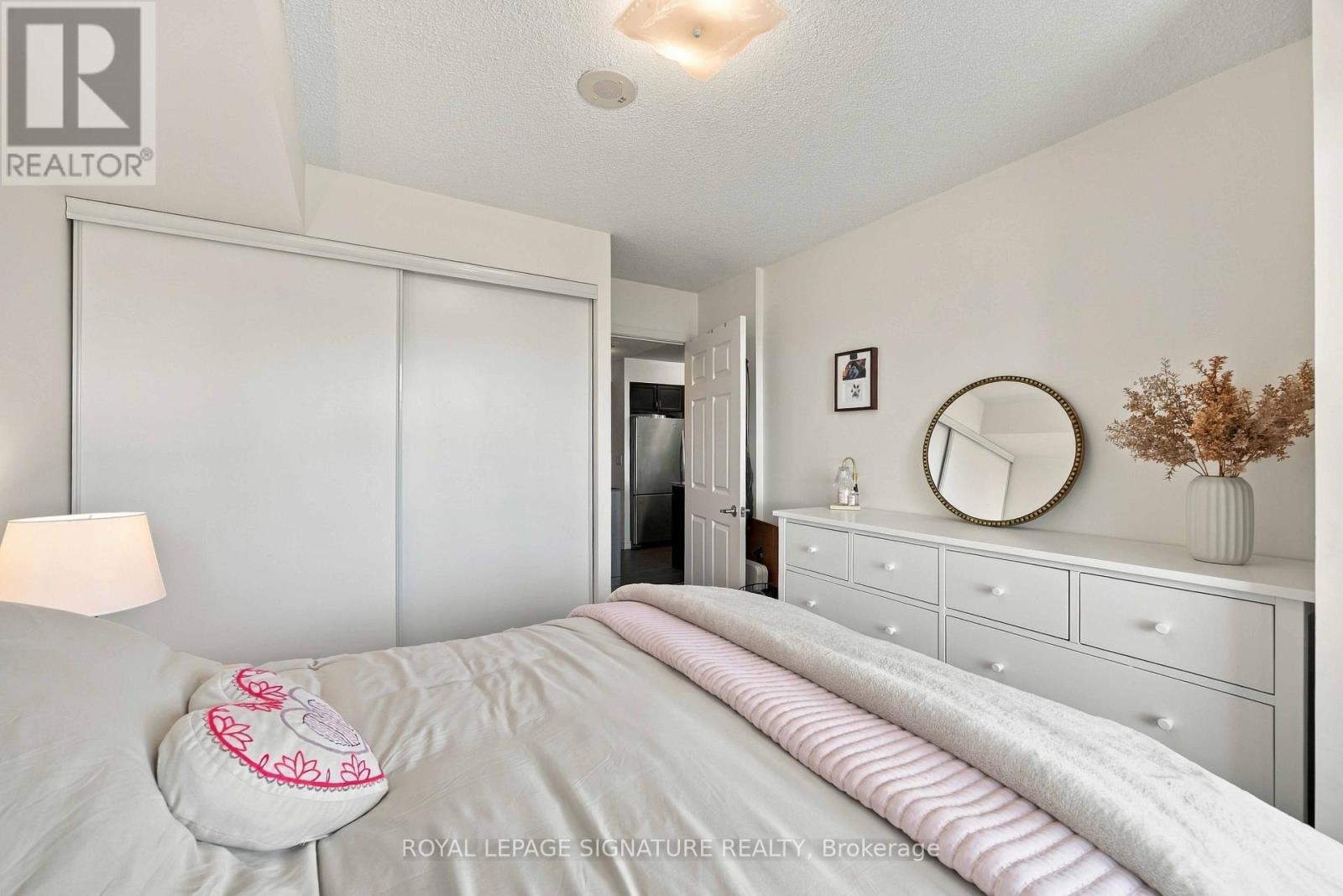 1612 - 25 Lower Simcoe Street Property Photo 16