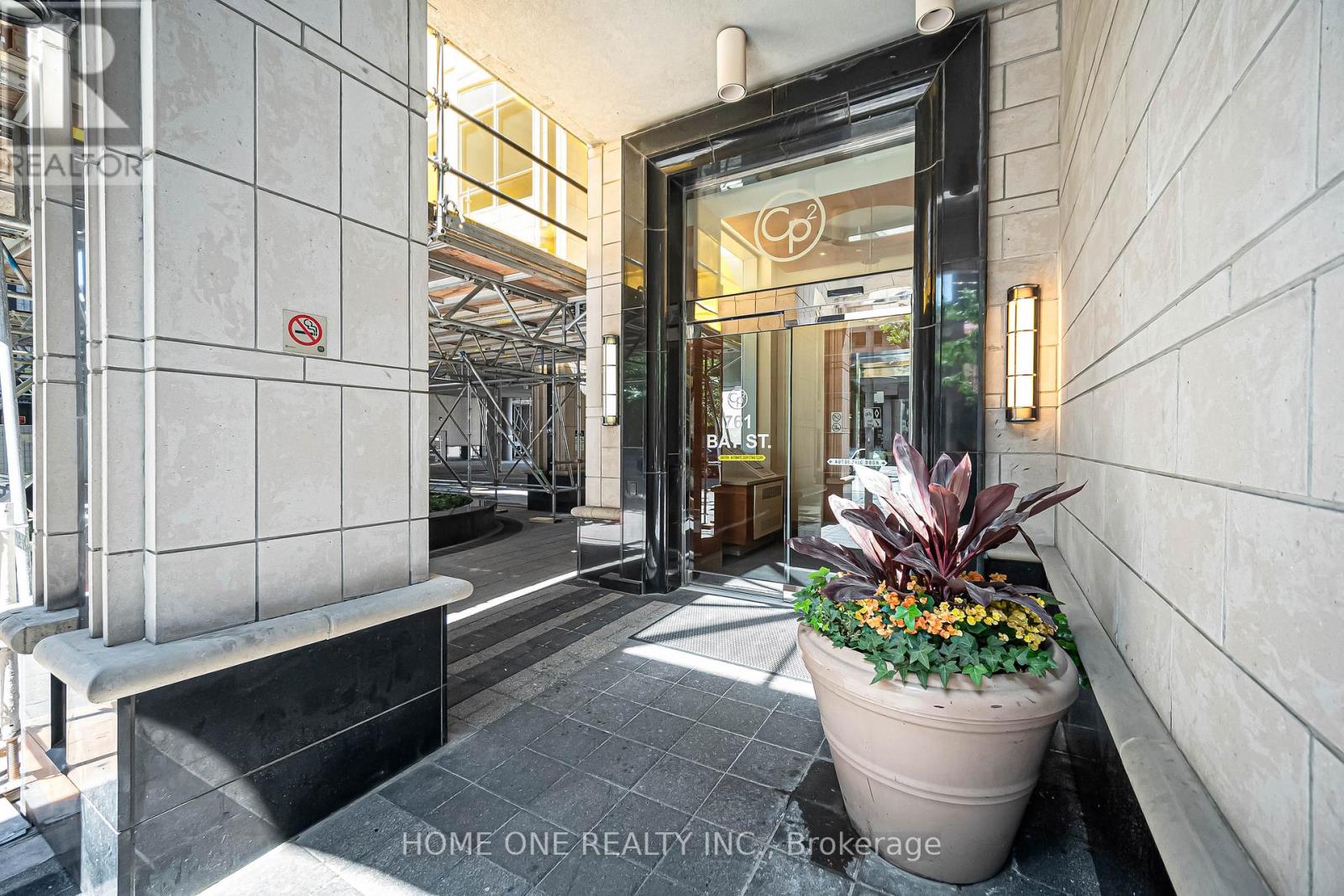 2604 - 761 Bay Street Property Photo 2
