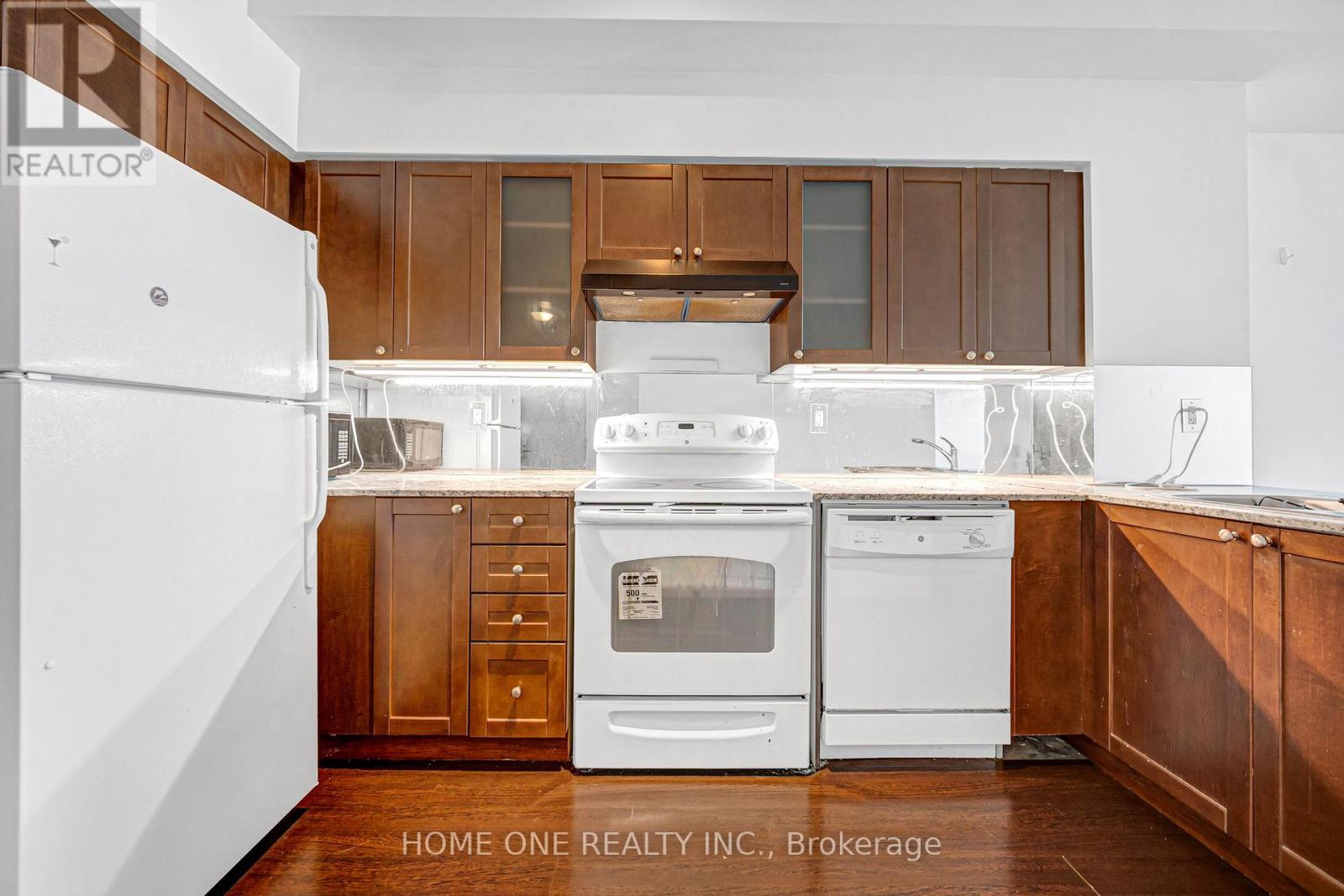 2604 - 761 Bay Street Property Photo 14
