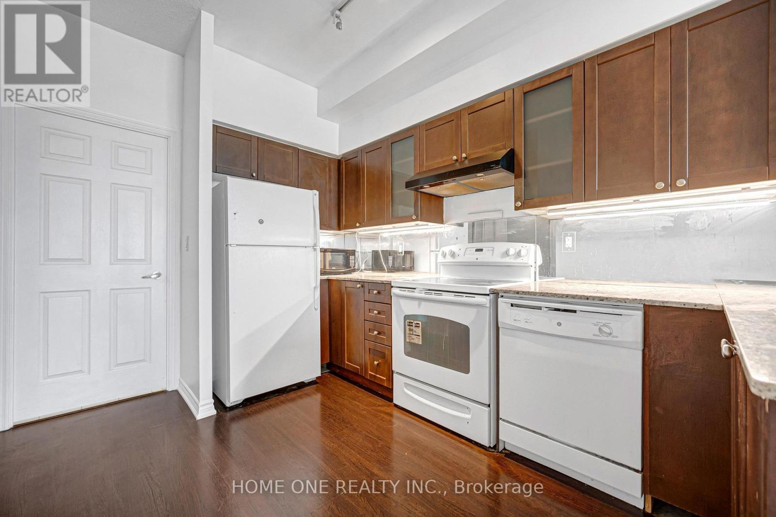 2604 - 761 Bay Street Property Photo 15