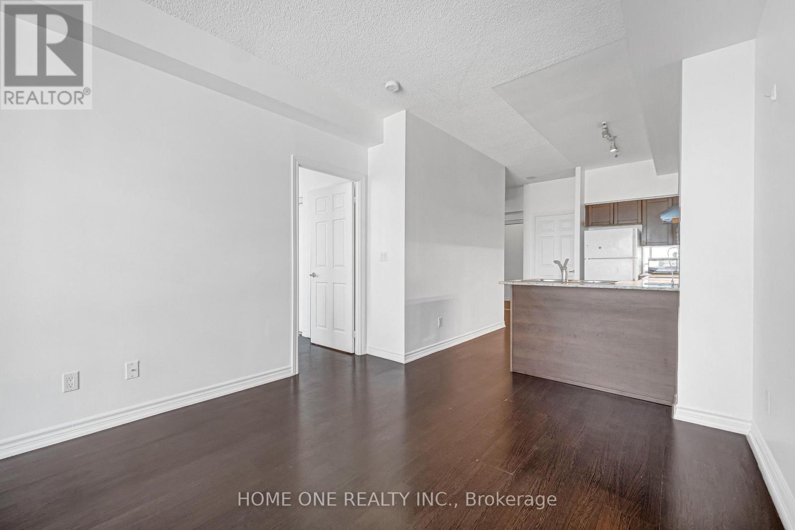 2604 - 761 Bay Street Property Photo 20