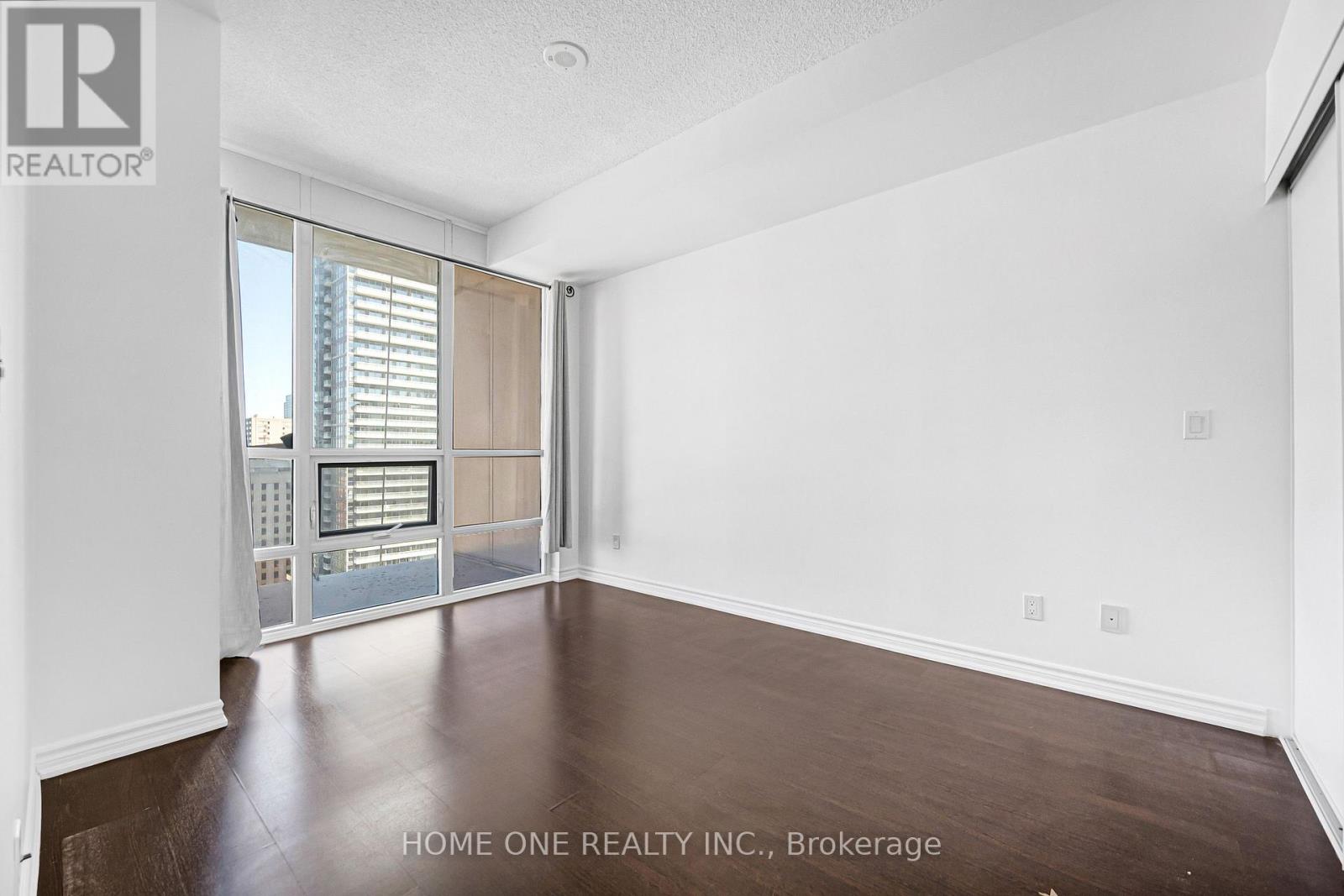 2604 - 761 Bay Street Property Photo 25