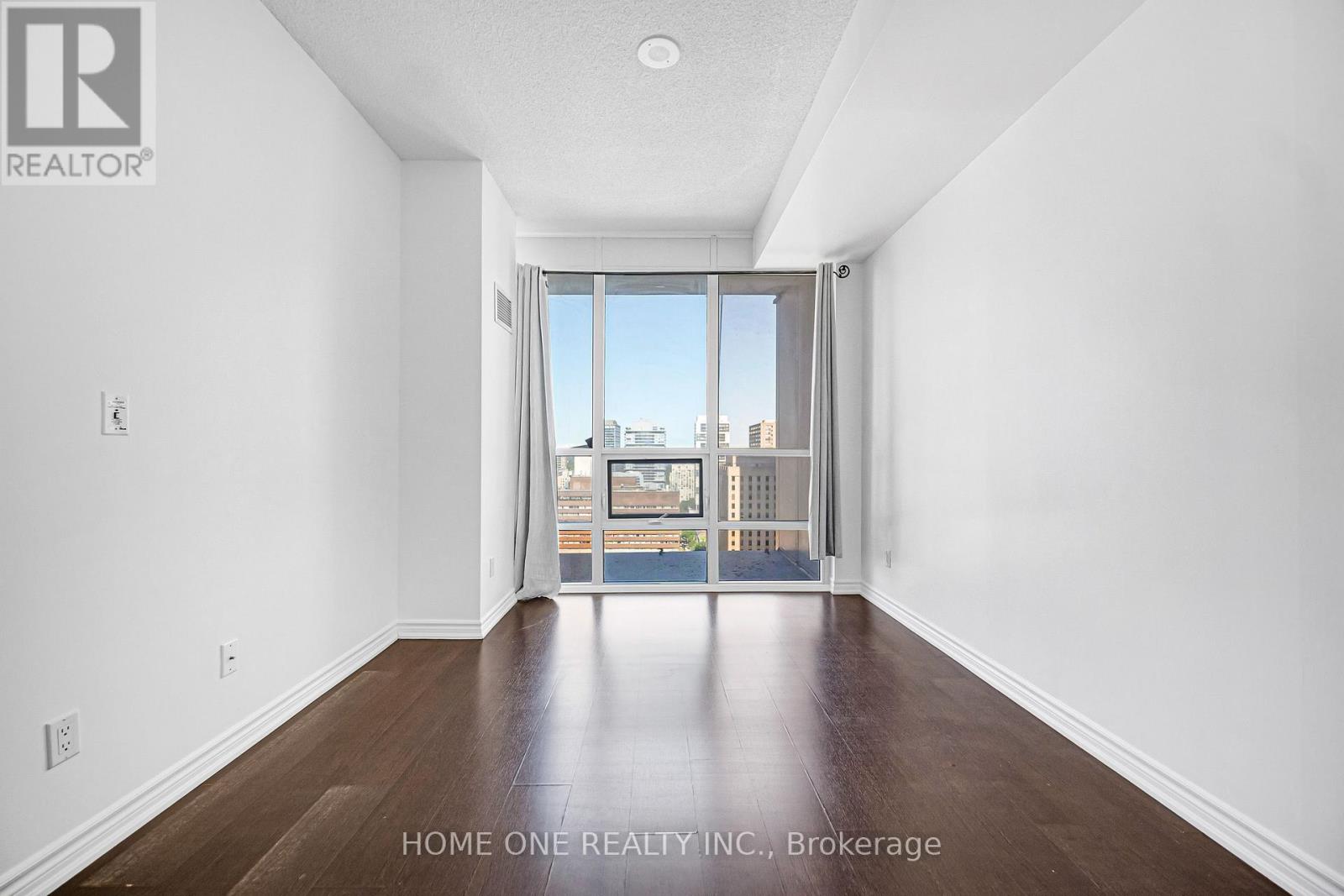 2604 - 761 Bay Street Property Photo 26