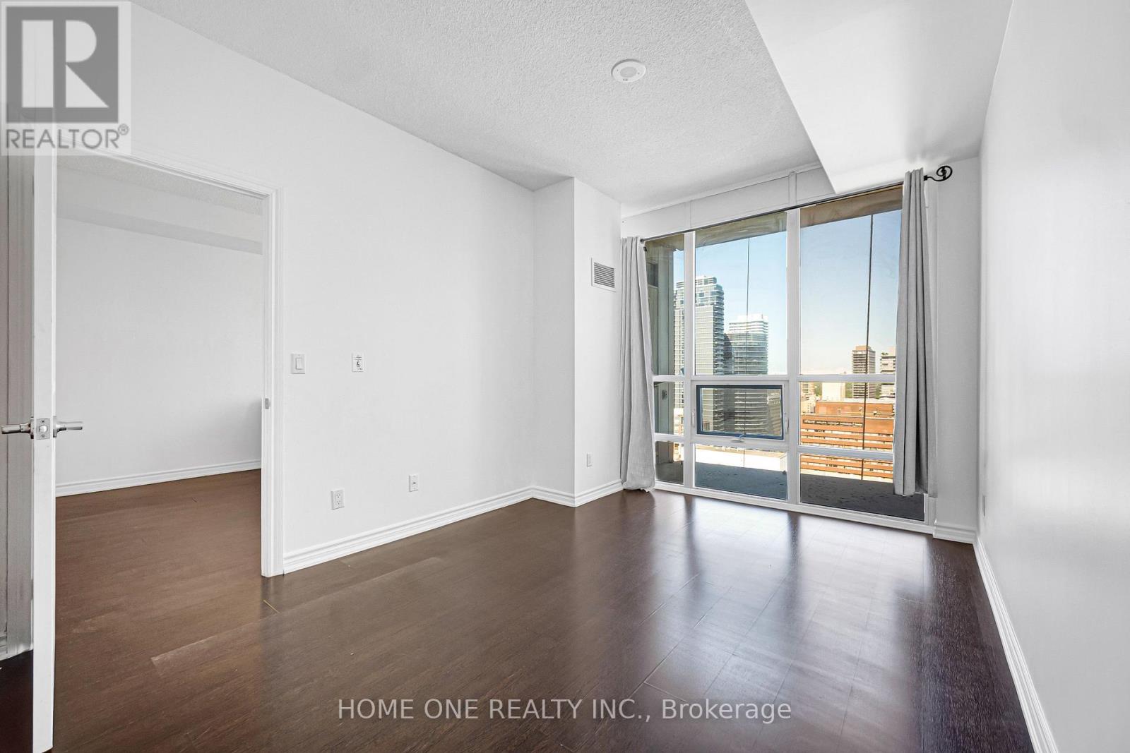 2604 - 761 Bay Street Property Photo 27