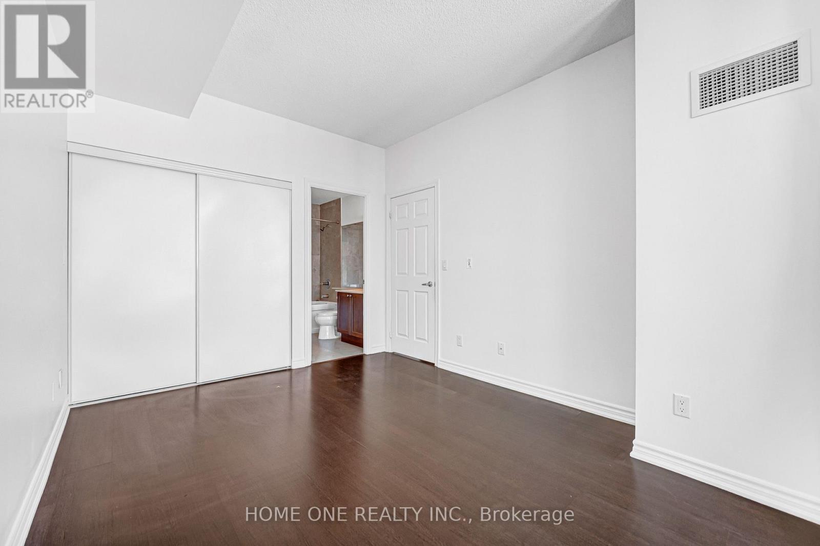 2604 - 761 Bay Street Property Photo 28