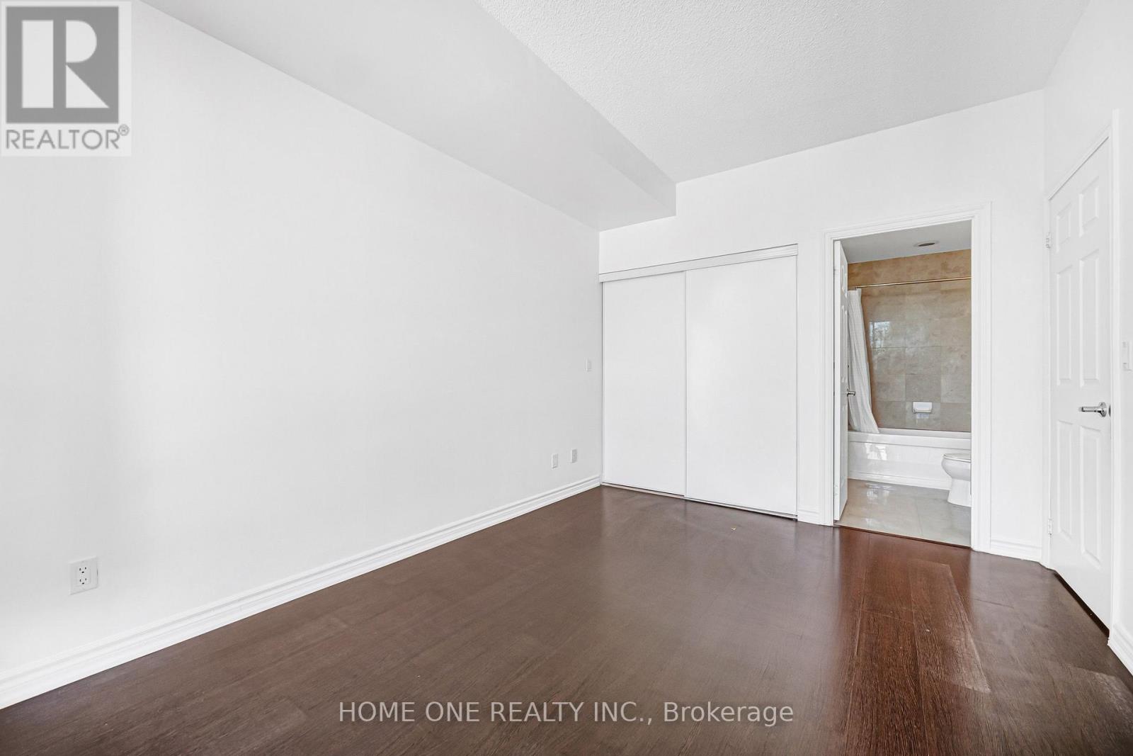 2604 - 761 Bay Street Property Photo 29