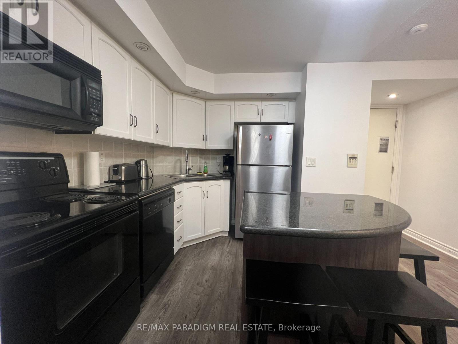 1642 - 250 Wellington Street W Property Photo 2