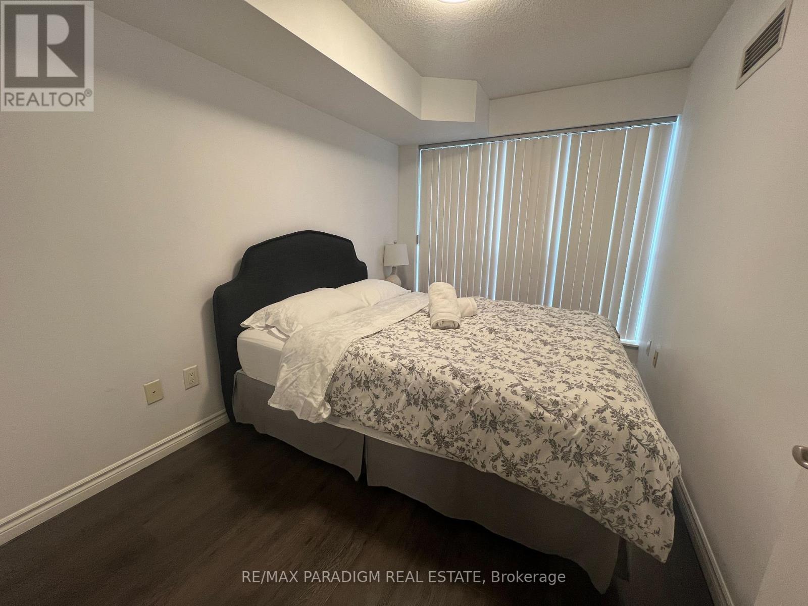 1642 - 250 Wellington Street W Property Photo 8