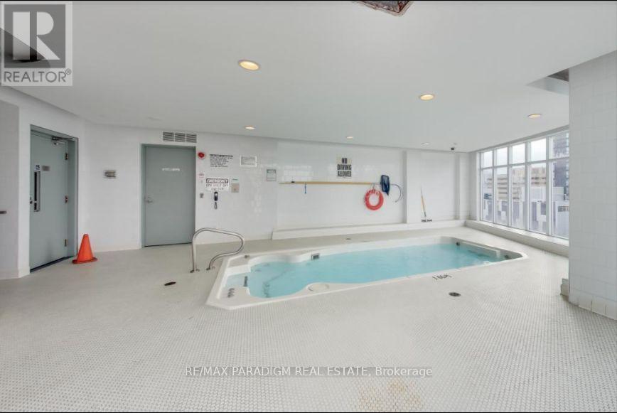 1642 - 250 Wellington Street W Property Photo 13