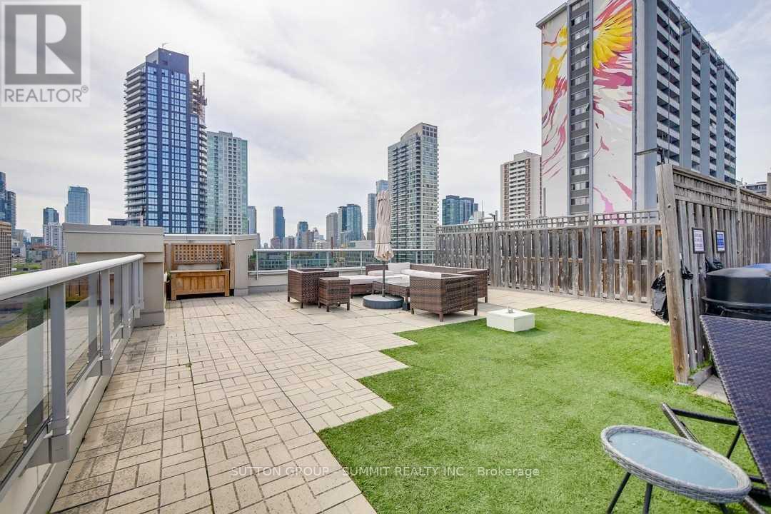 805 - 225 Wellesley Street E Property Photo 18