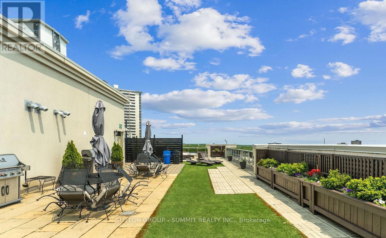 805 - 225 Wellesley Street E Property Photo 25