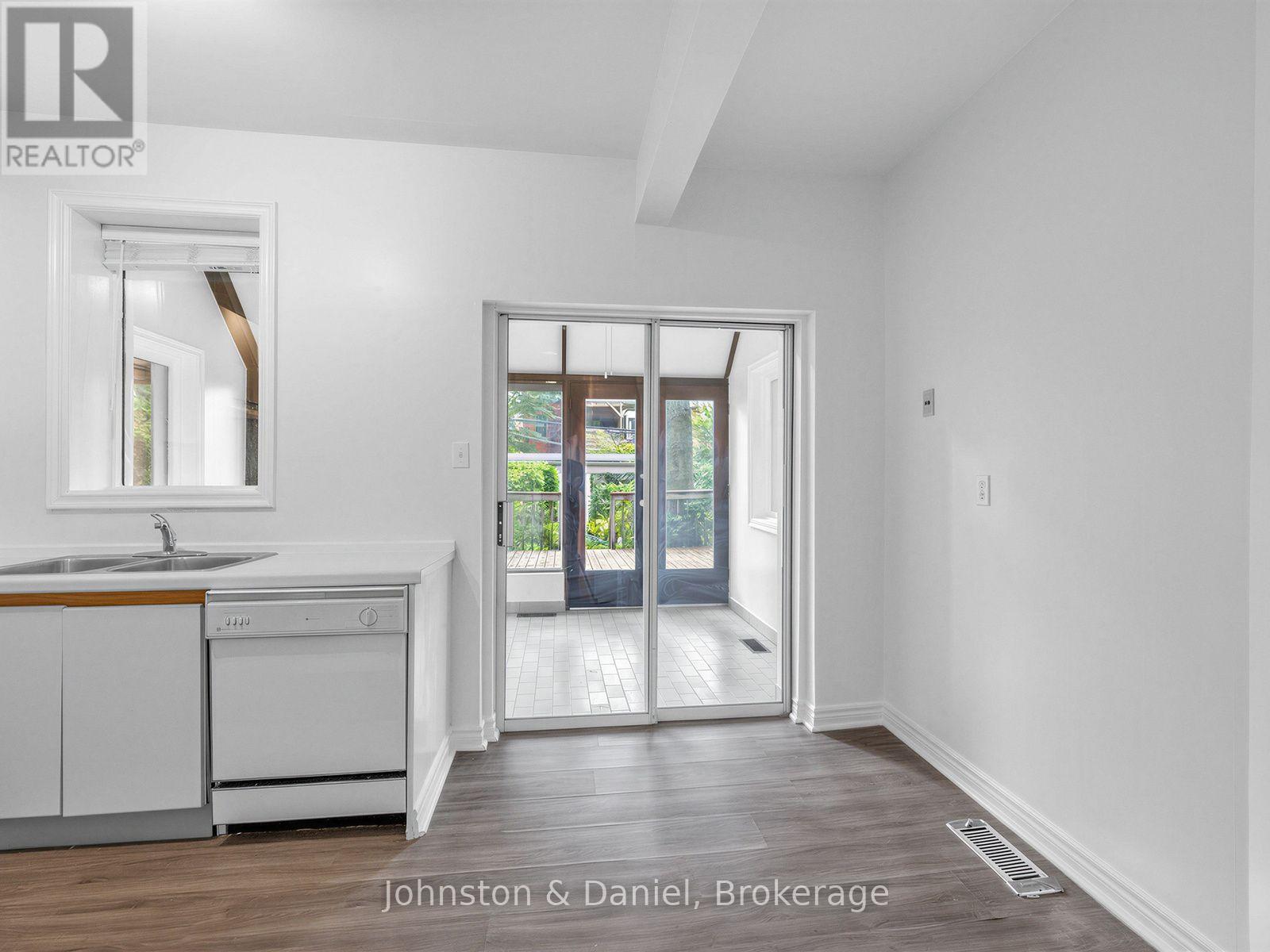 320 Brunswick Avenue Property Photo 5