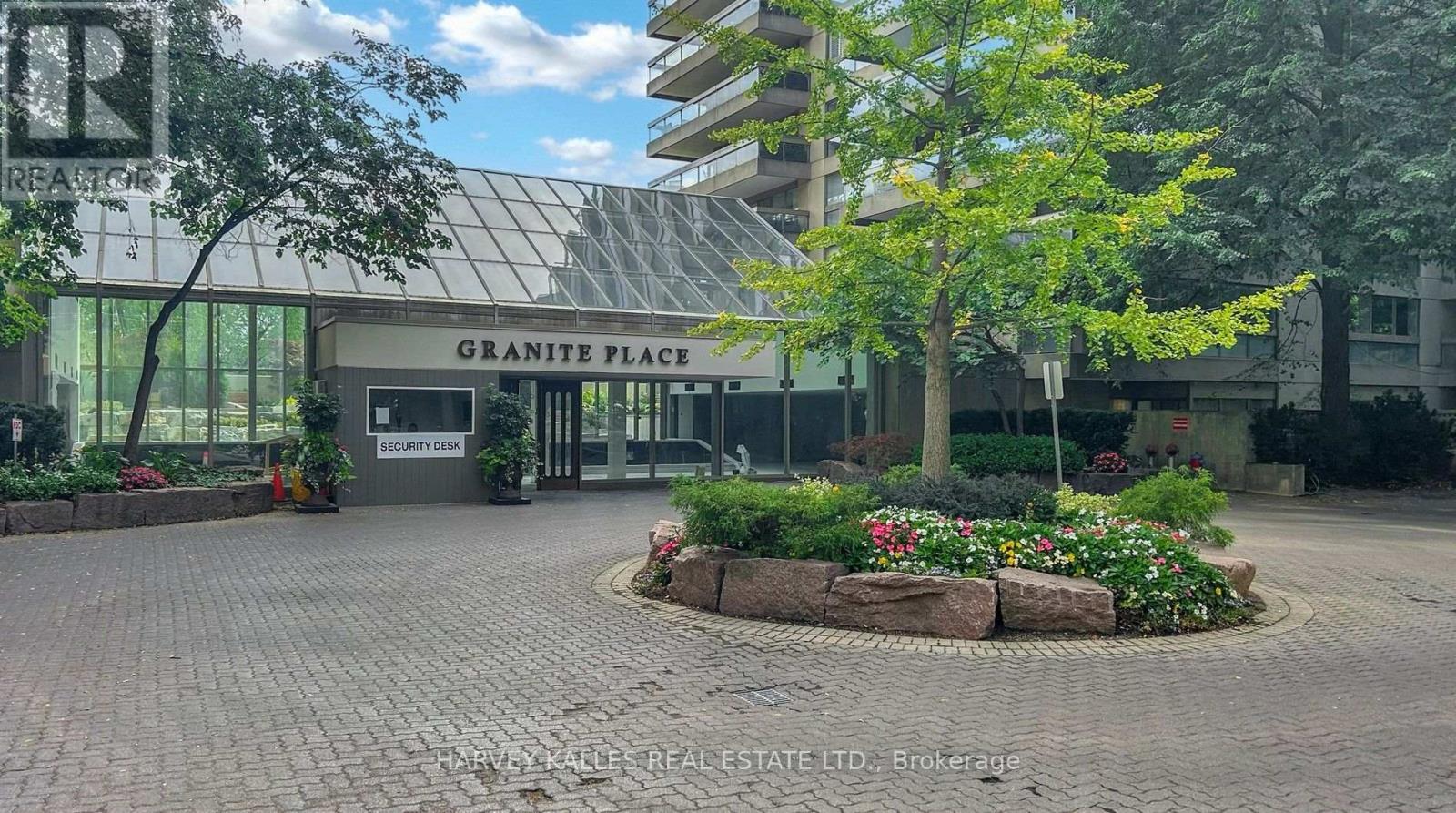 1605 - 63 St. Clair Avenue W Property Photo 2