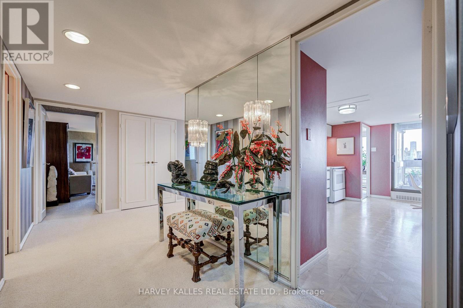 1605 - 63 St. Clair Avenue W Property Photo 5