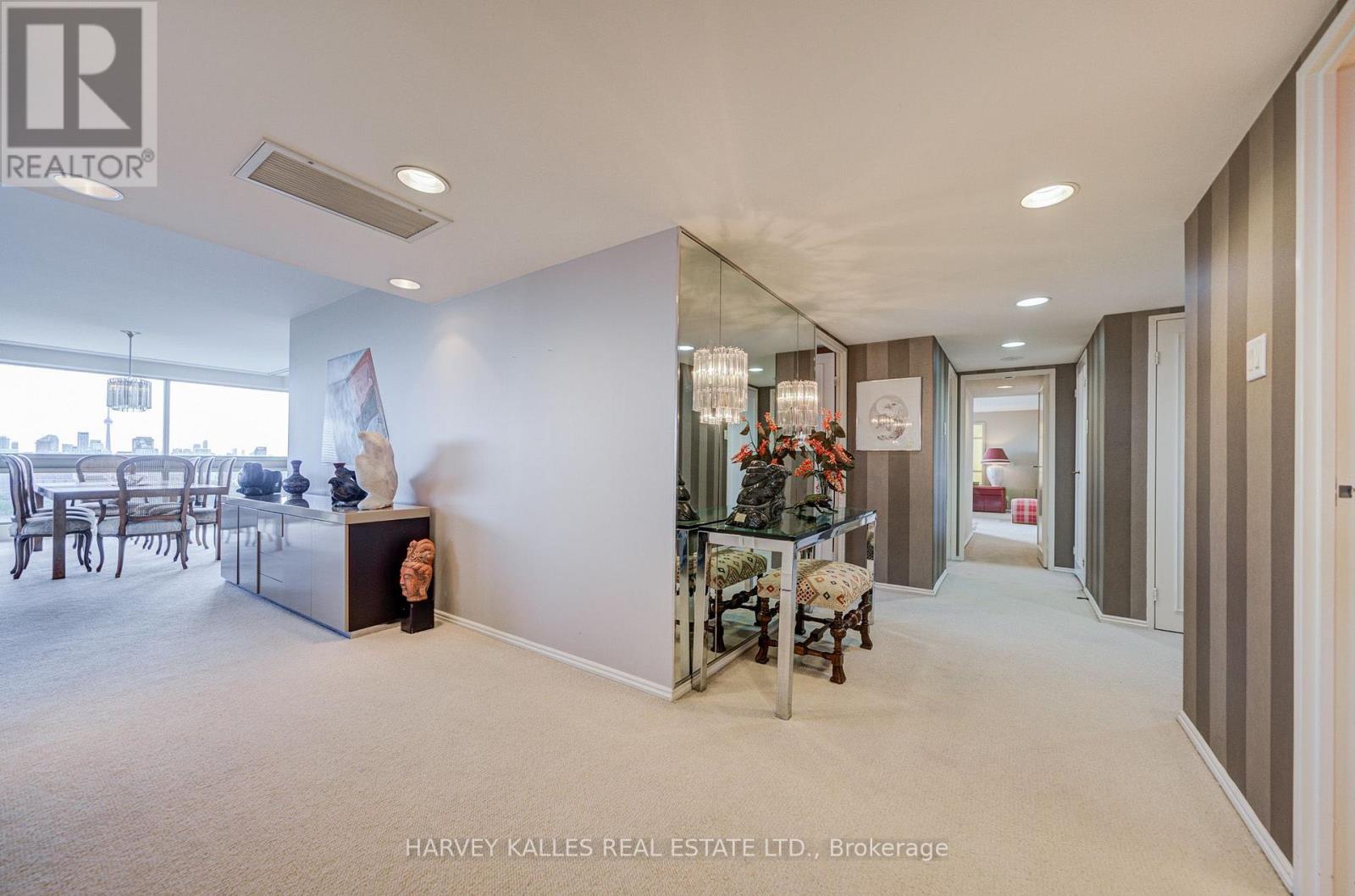 1605 - 63 St. Clair Avenue W Property Photo 6