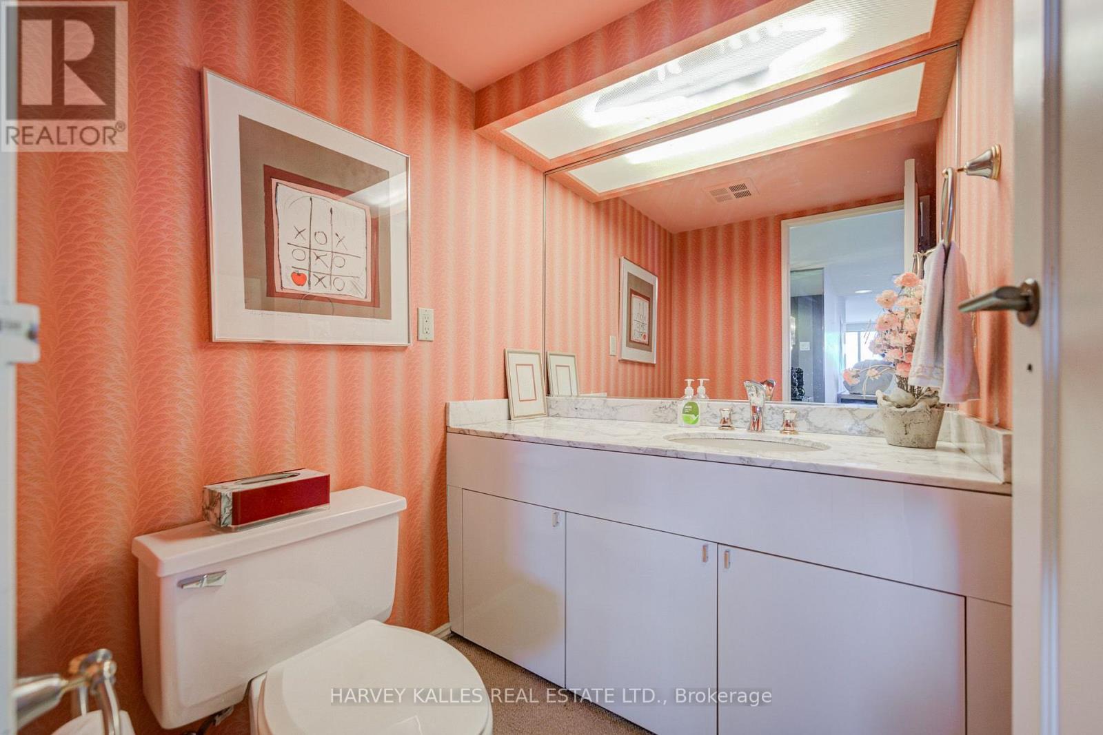 1605 - 63 St. Clair Avenue W Property Photo 7
