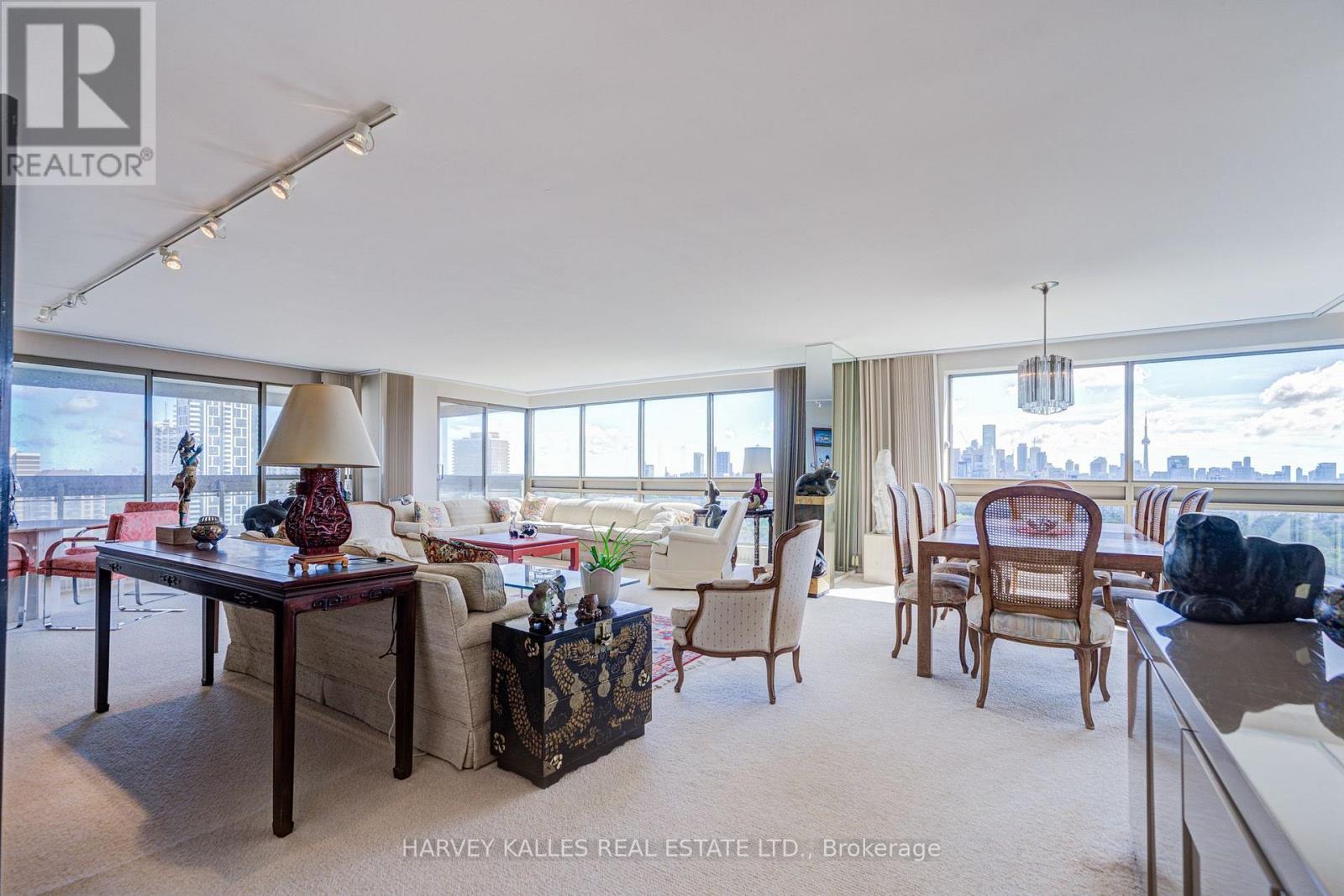 1605 - 63 St. Clair Avenue W Property Photo 8