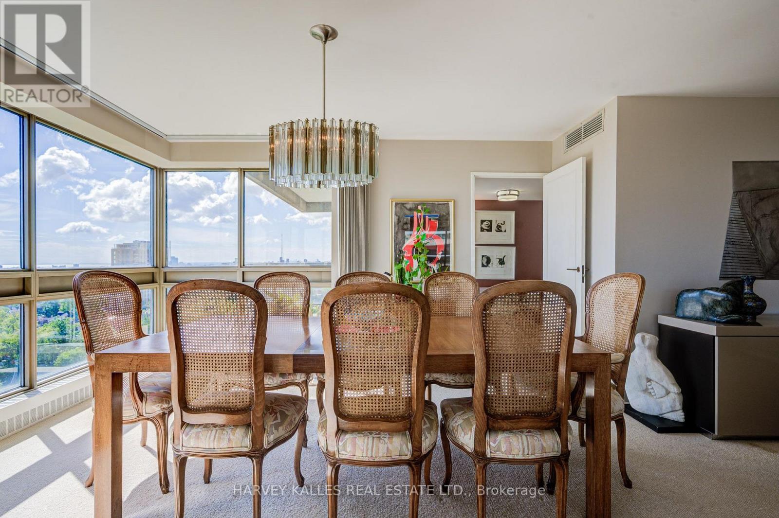 1605 - 63 St. Clair Avenue W Property Photo 10